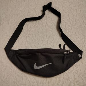 NWOT Unisex Nike Black Waist Bag